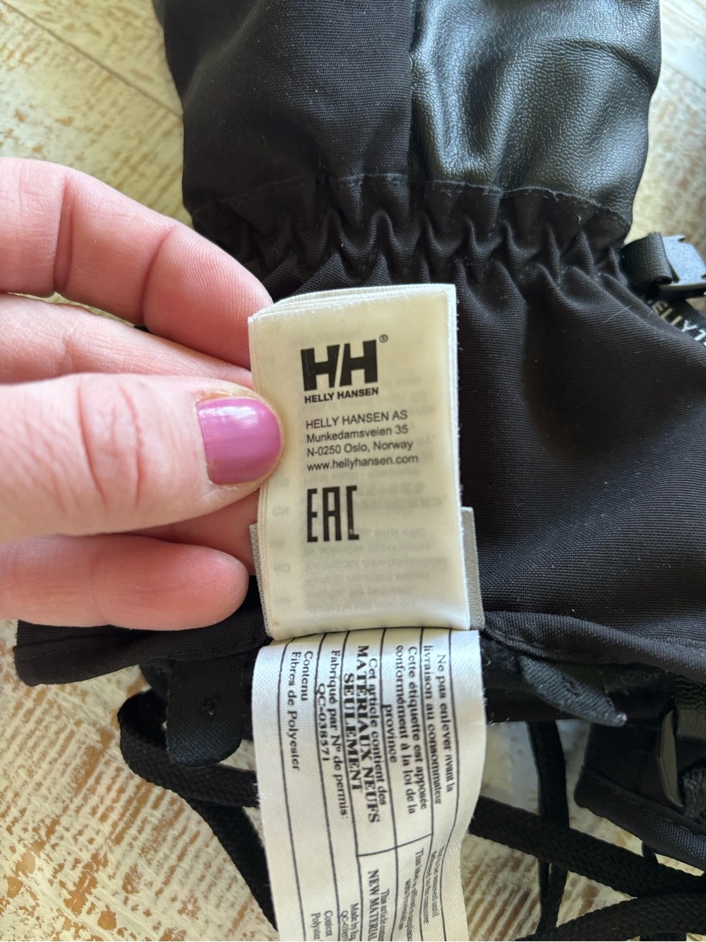 Helly Hansen Black Winter Ski Mittens with Wrist Leash - Picture 5 of 7